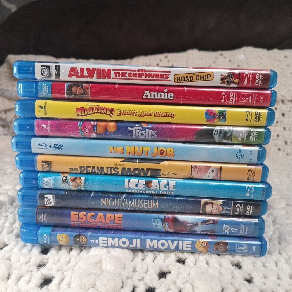 Blu-ray/DVD Movie Bundle - Assorted Titles in Blue Cases